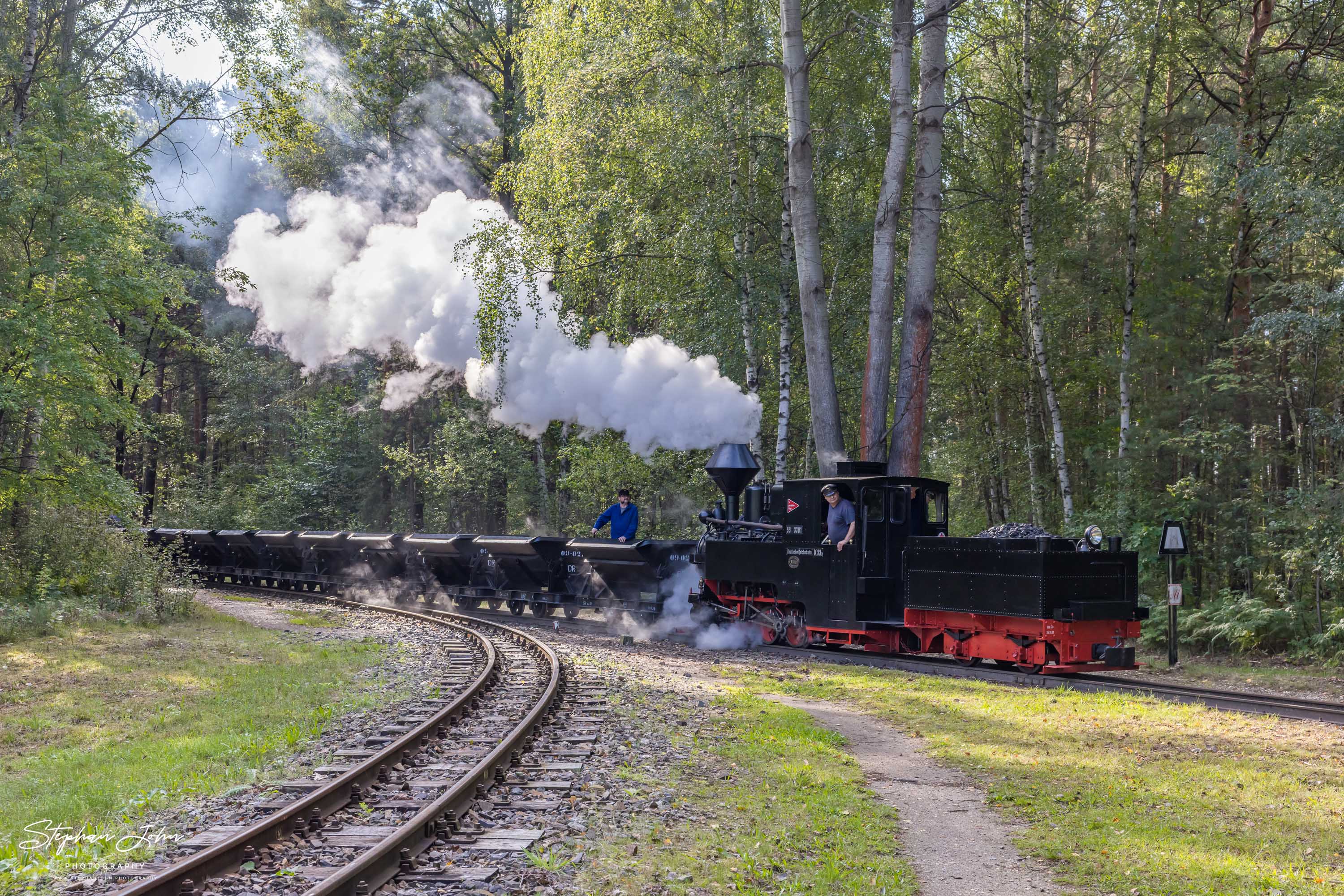 Lok 99 3301 'Graf Arnim' mit einem Kipplorenzug am Abzweig Kromlau in Richtung Halbendorfer Wechsel