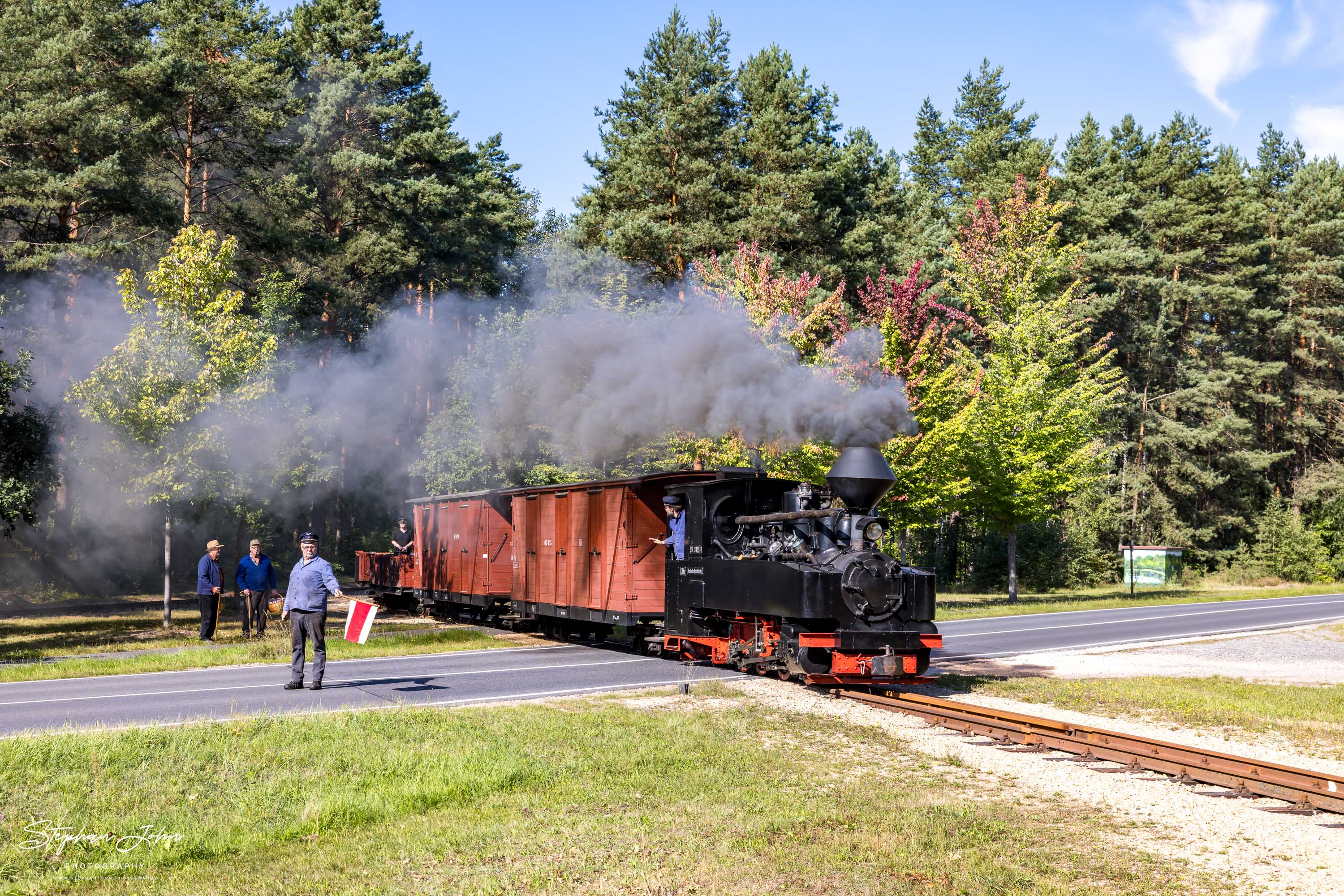 Lok 99 3315-1 verlässt mit einem GmP den Halbendorfer Wechsel in Richtung Weißwasser