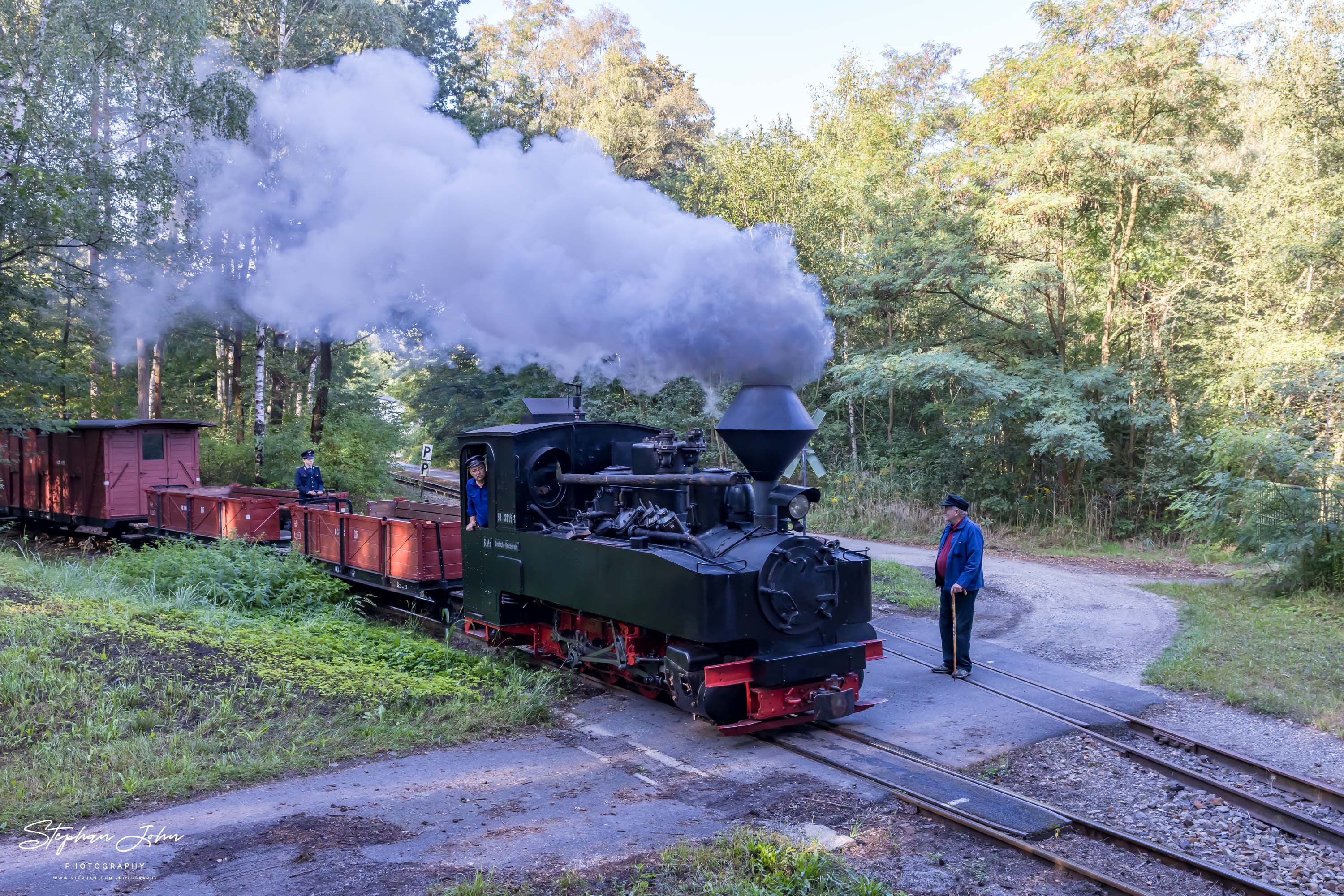 Lok 99 3315-1 mit einem GmP auf dem Weg nach Bad Muskau