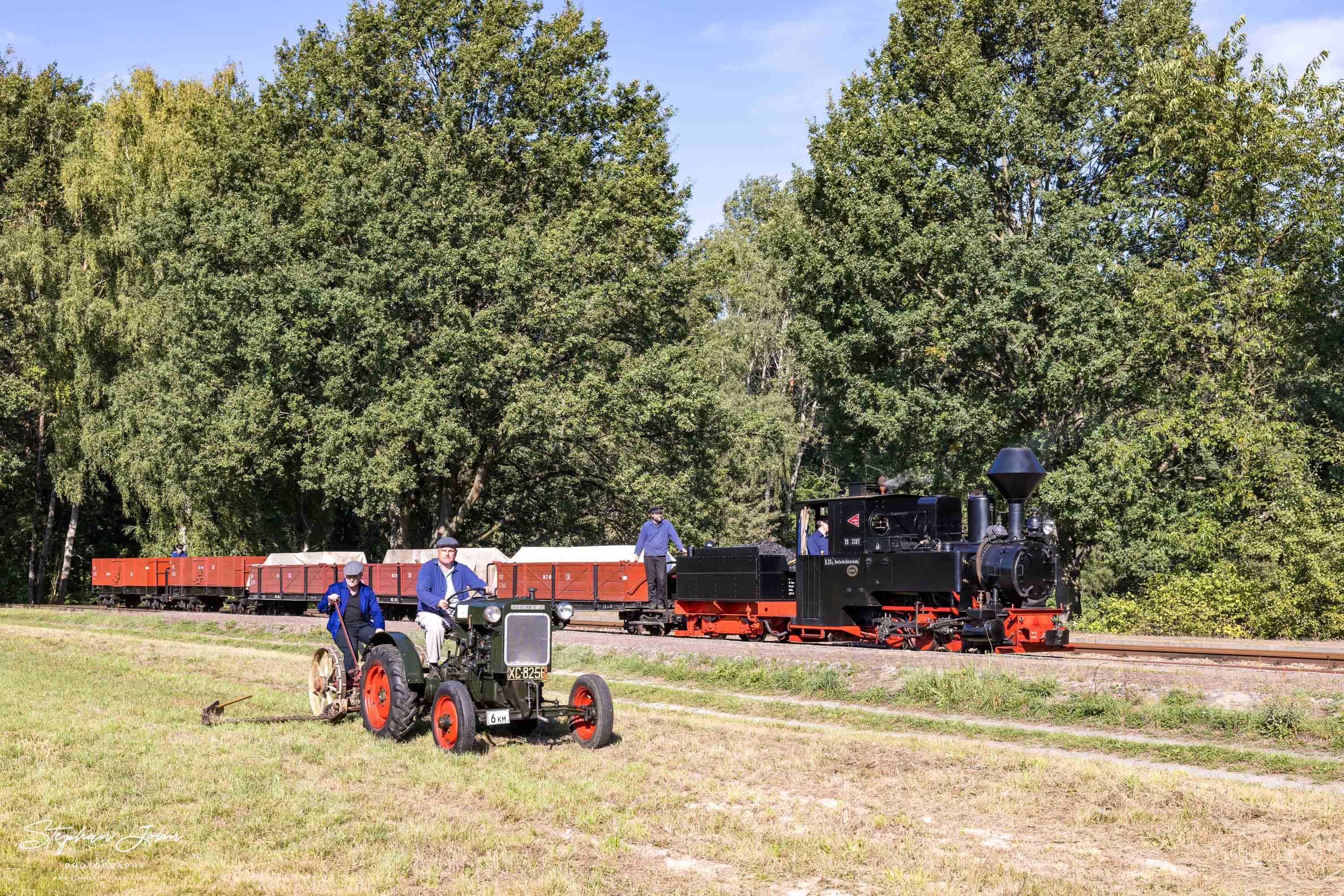 Lok 99 3301 mit einem Güterzug auf dem Weg nach Bad Muskau im Bahnhof Krauschwitz Baierweiche