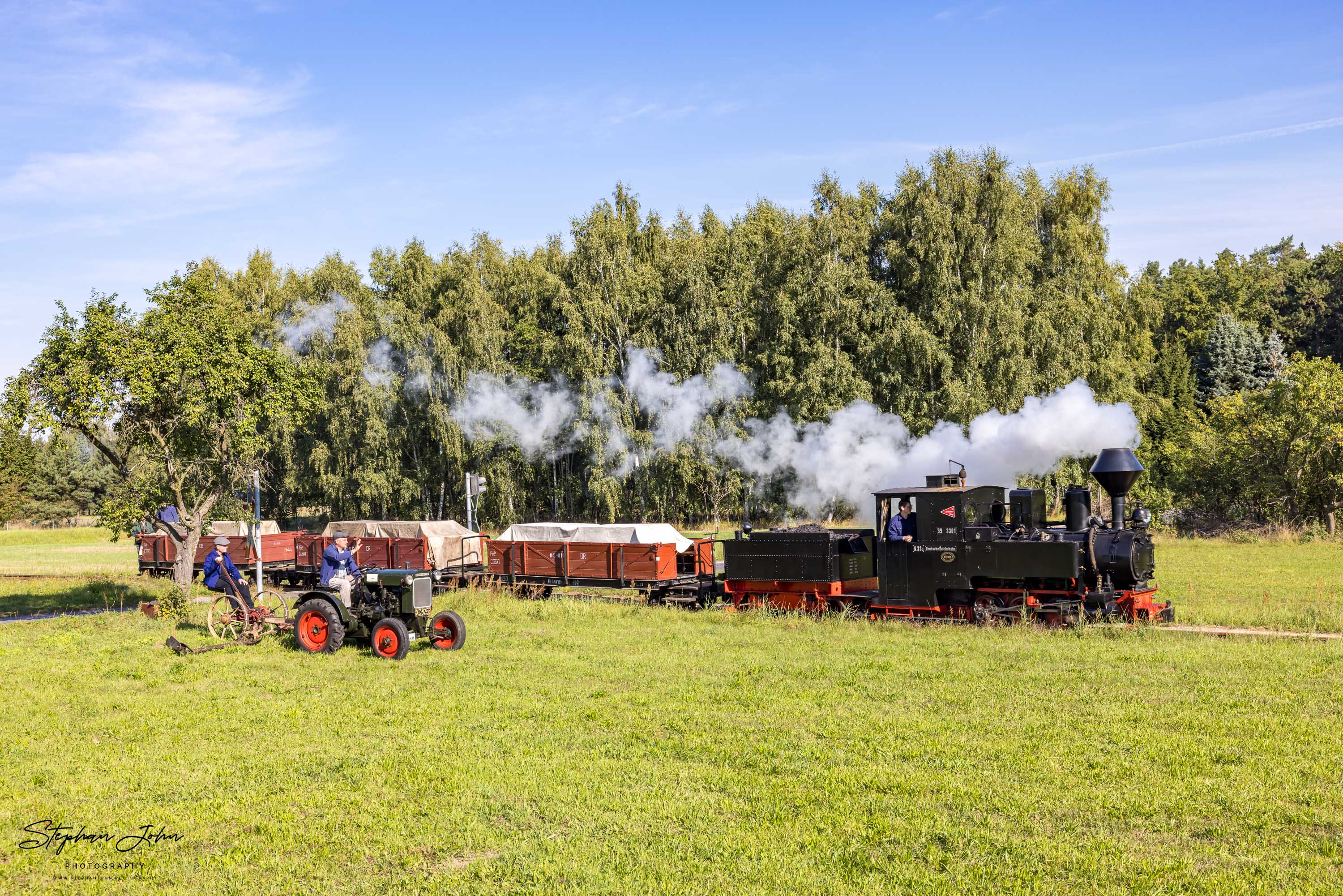 Lok 99 3301 mit einem Güterzug auf dem Weg nach Bad Muskau im Bahnhof Krauschwitz Baierweiche