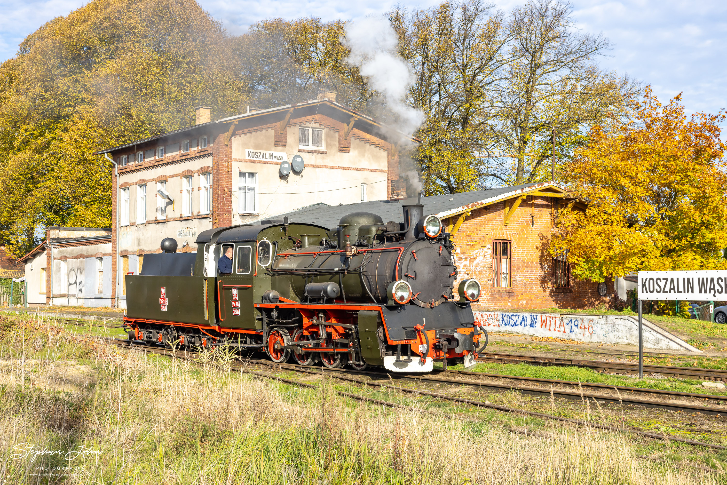 Lok Px48 3901 im Bahnhof Köslin (Koszalin Wąskotorowy)