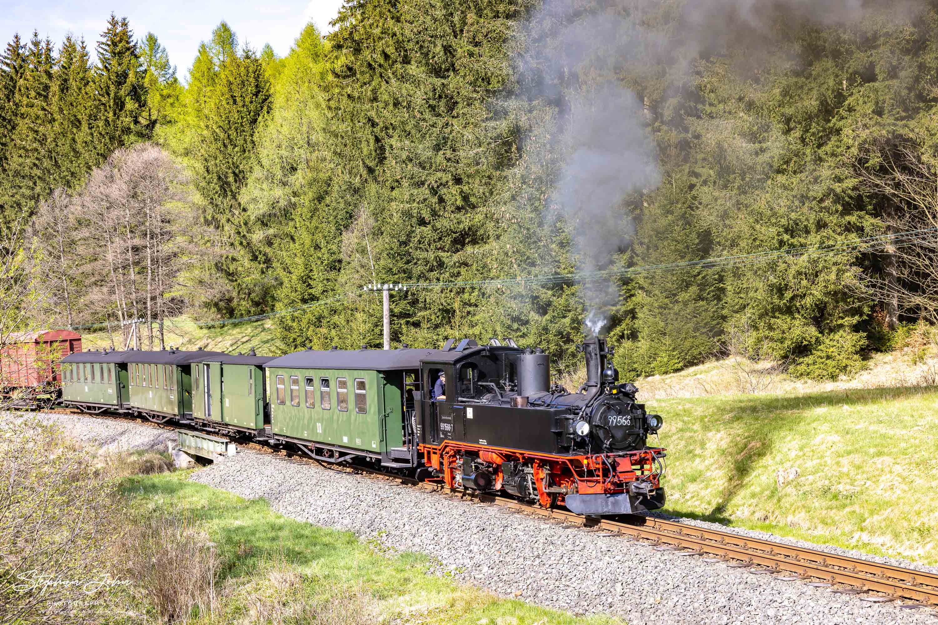 Lok 99 1568-7 fährt mit einem GmP nach Jöhstadt