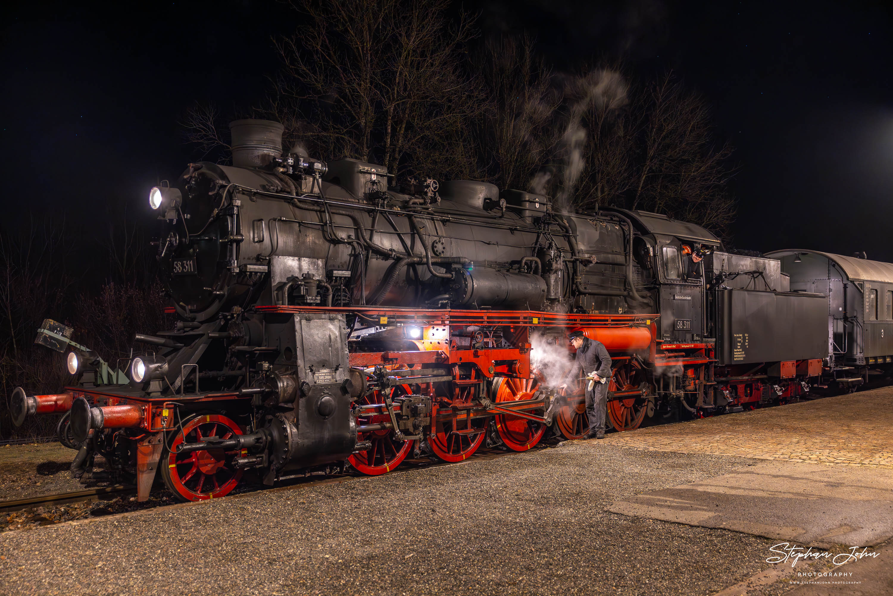 Lok 58 311 steht im Bahnhof Blumberg-Zollhaus