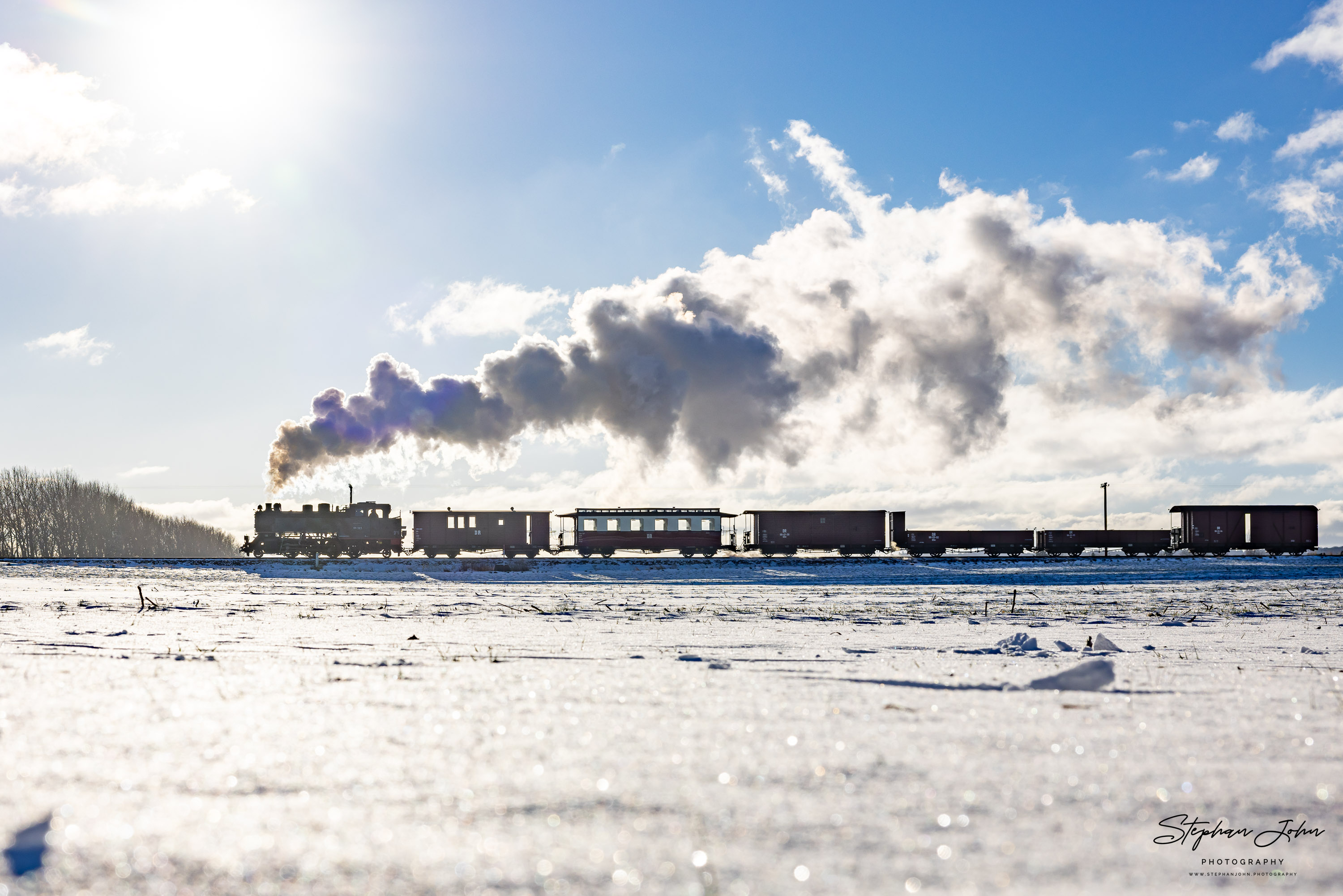 Lok 99 323 mit einem GmP auf dem Weg nach Heiligendamm