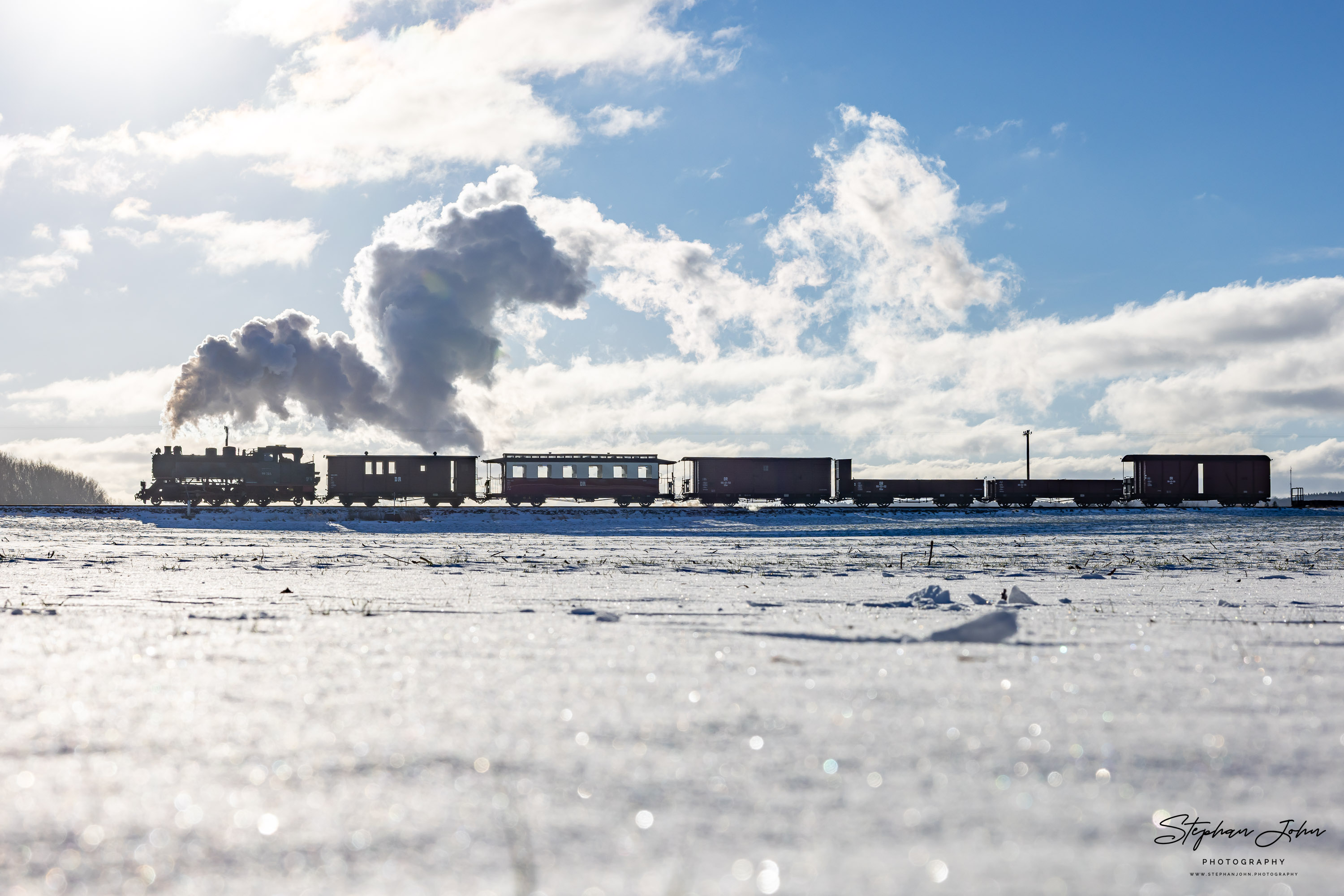 Lok 99 323 mit einem GmP auf dem Weg nach Heiligendamm