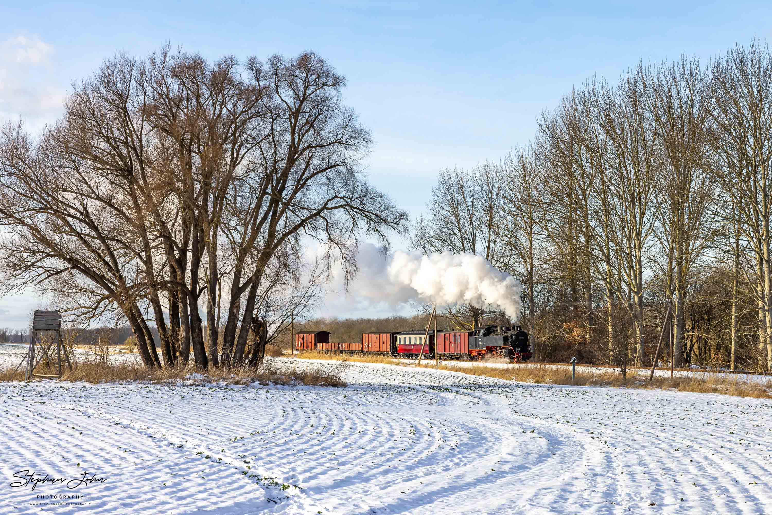 Lok 99 323 mit einem GmP auf dem Weg nach Heiligendamm