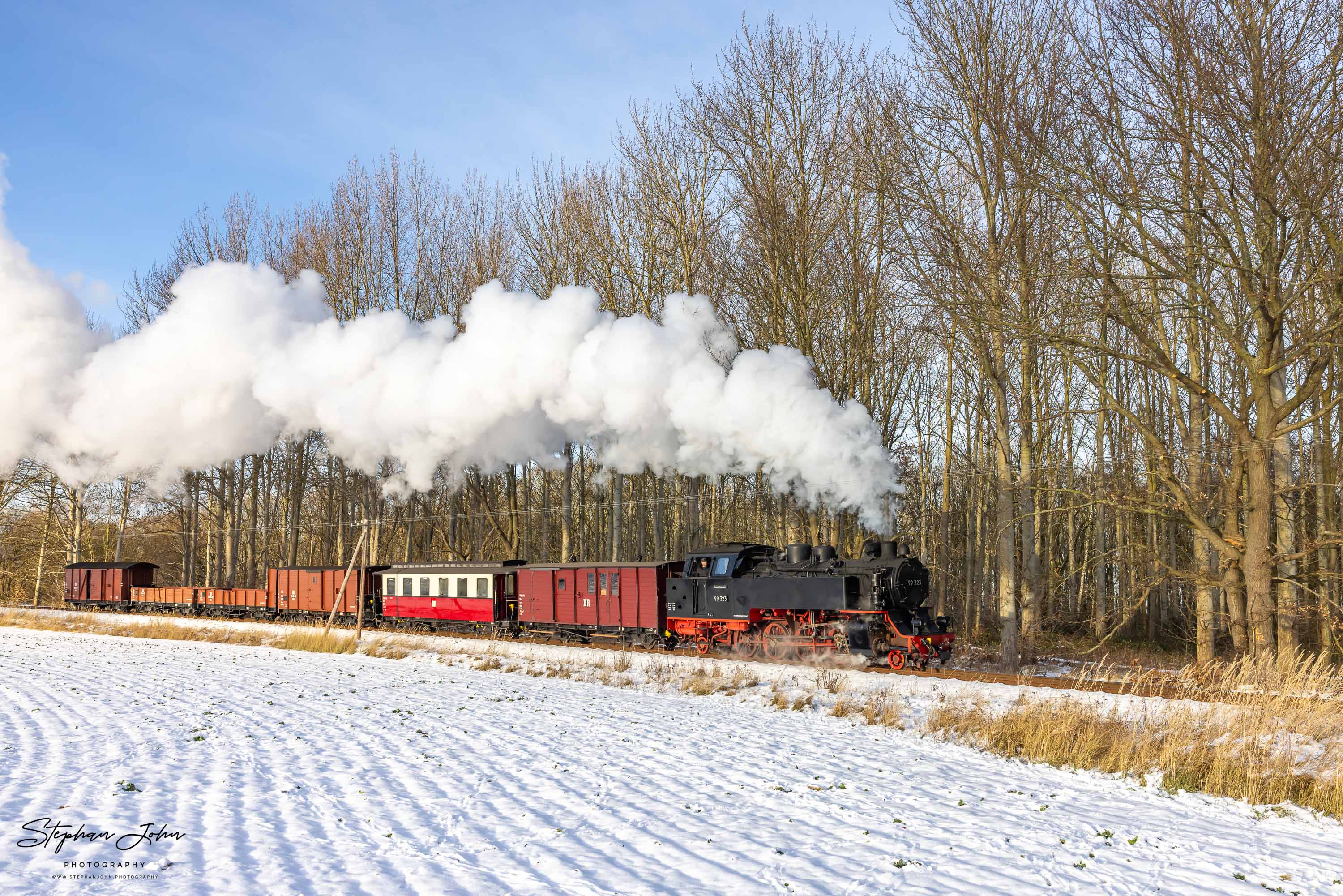 Lok 99 323 mit einem GmP auf dem Weg nach Heiligendamm