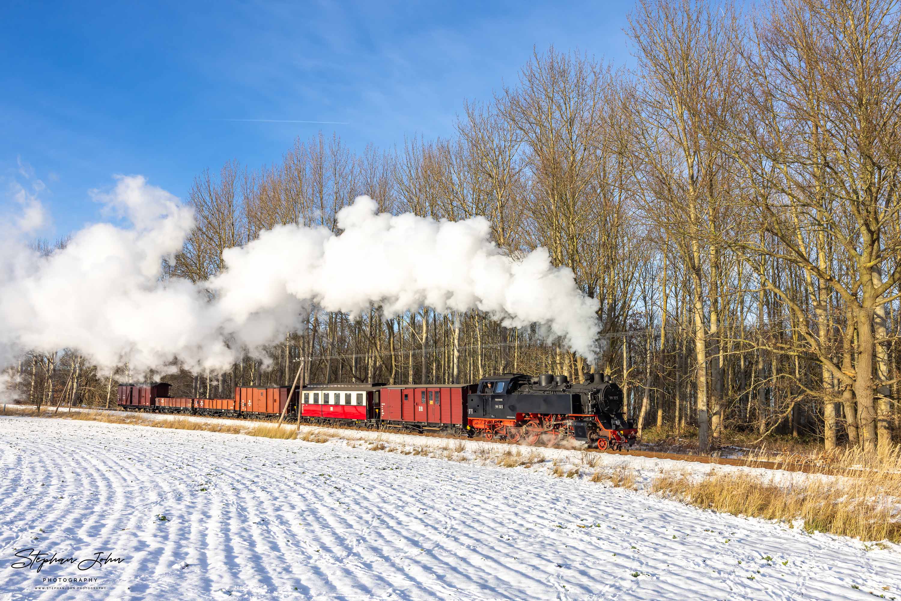 Lok 99 323 mit einem GmP auf dem Weg nach Heiligendamm