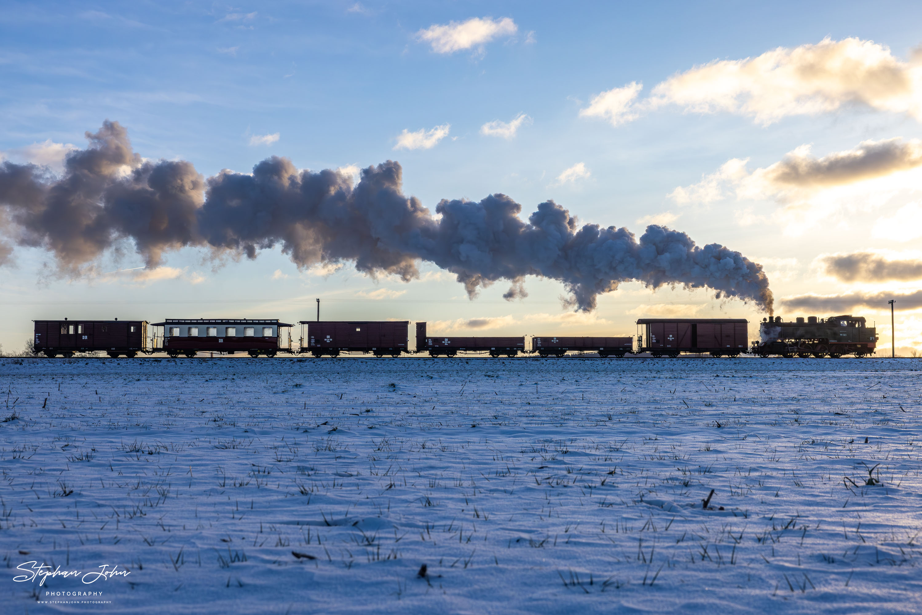 Lok 99 323 mit einem GmP auf dem Weg nach Kühlungsborn