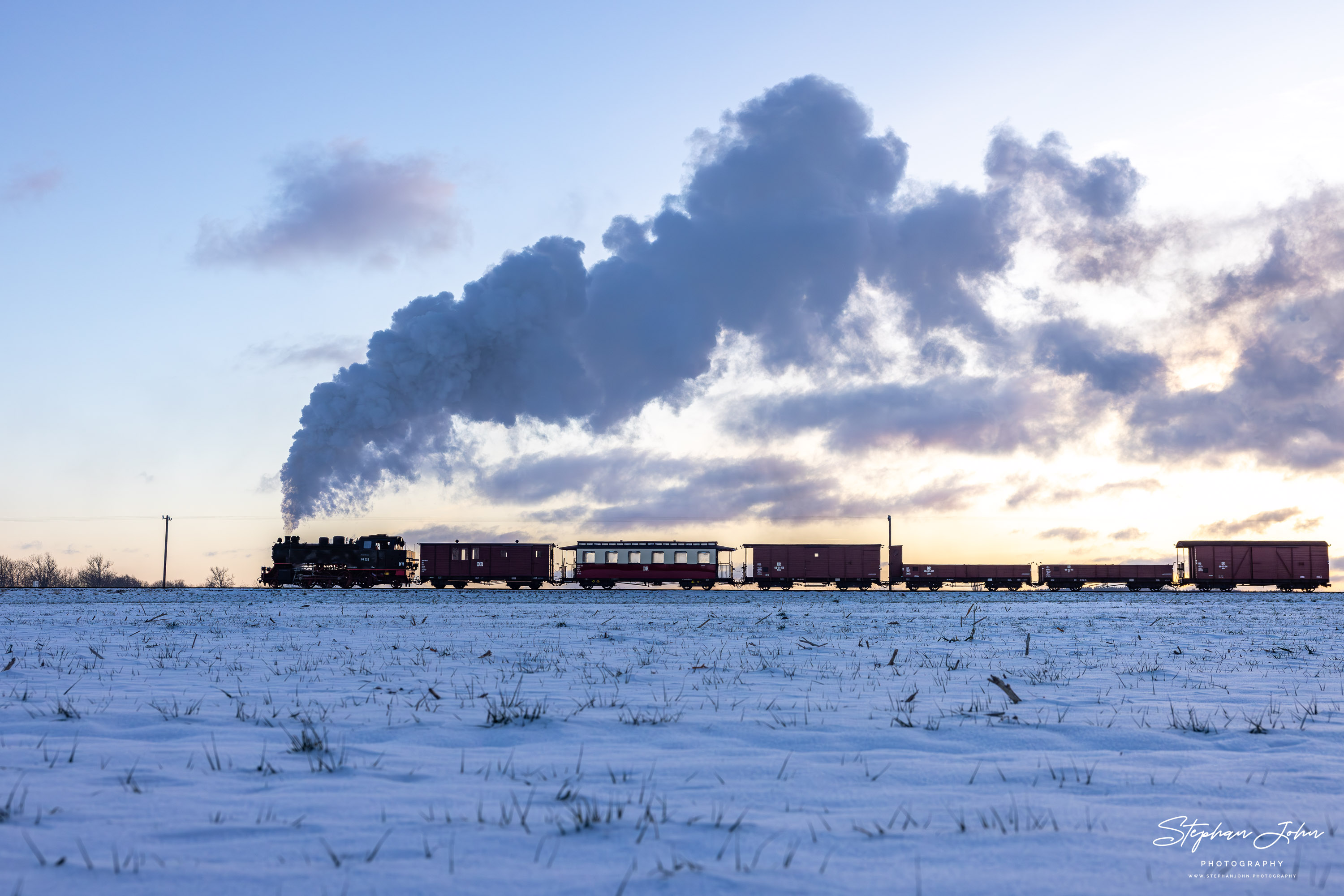 Lok 99 323 mit einem GmP auf dem Weg nach Heiligendamm
