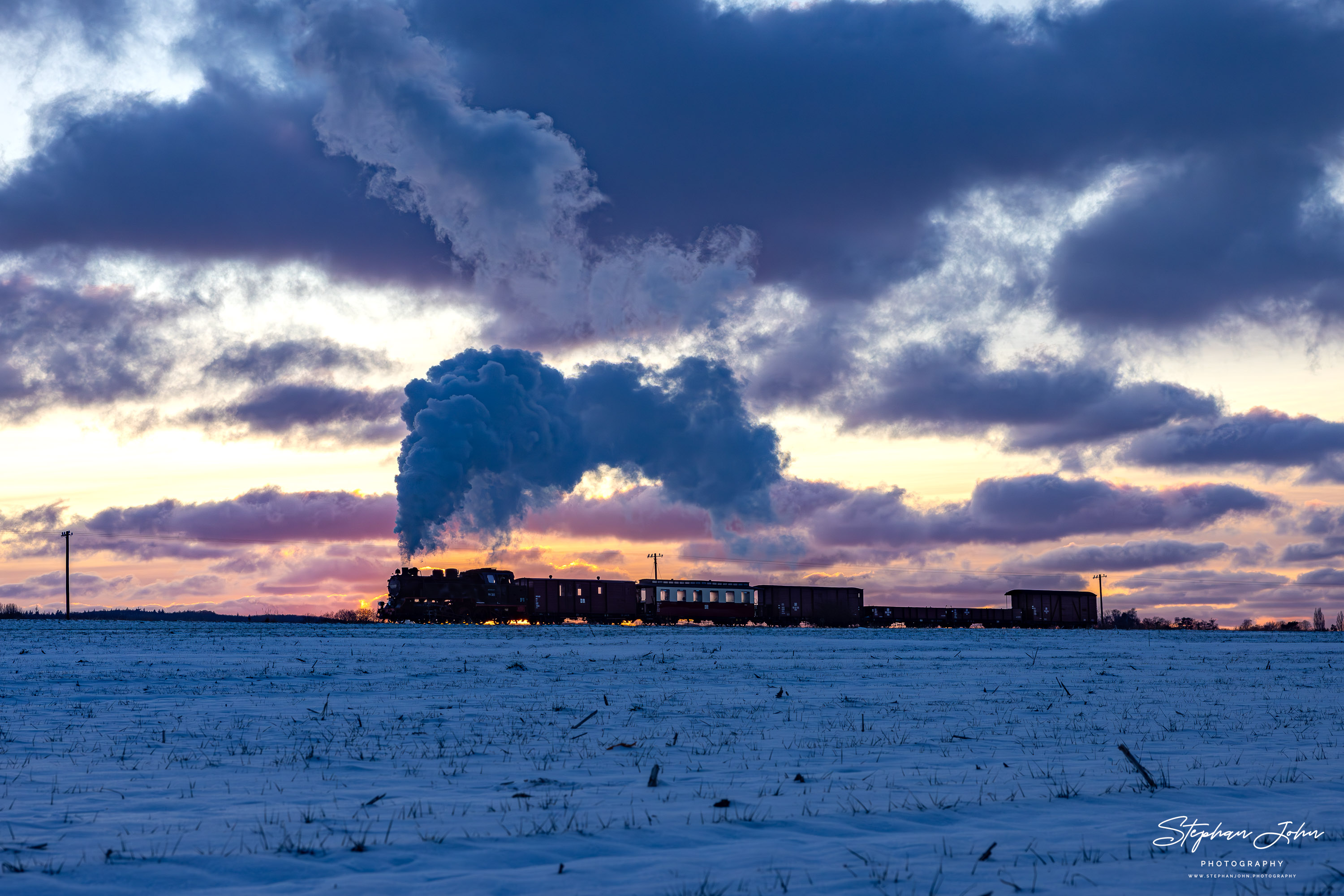 Lok 99 323 mit einem GmP nach Bad Doberan kurz vor dem Haltepunkt Steilküste