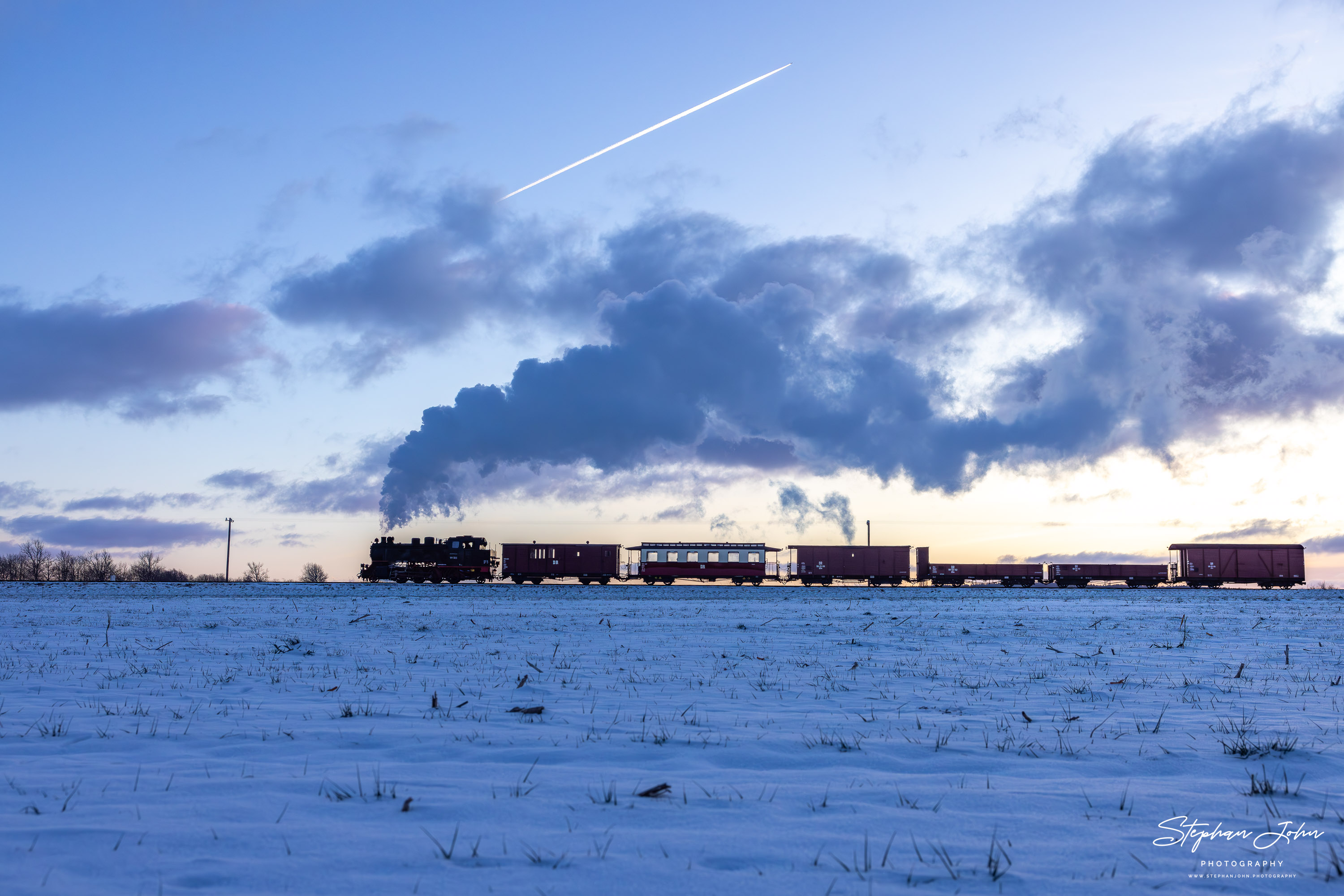 Lok 99 323 mit einem GmP auf dem Weg nach Heiligendamm