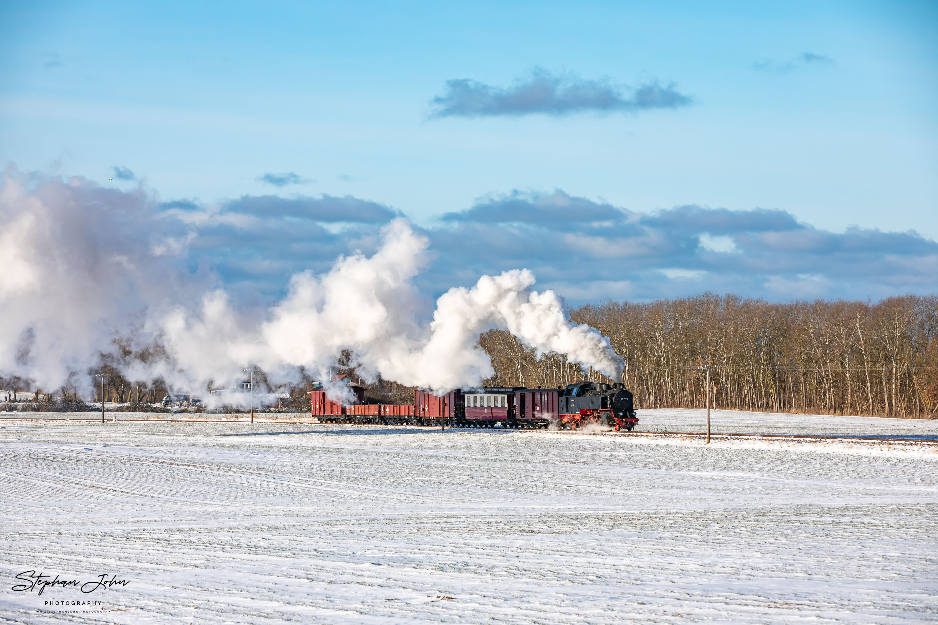 Lok 99 323 mit einem GmP auf dem Weg nach Heiligendamm