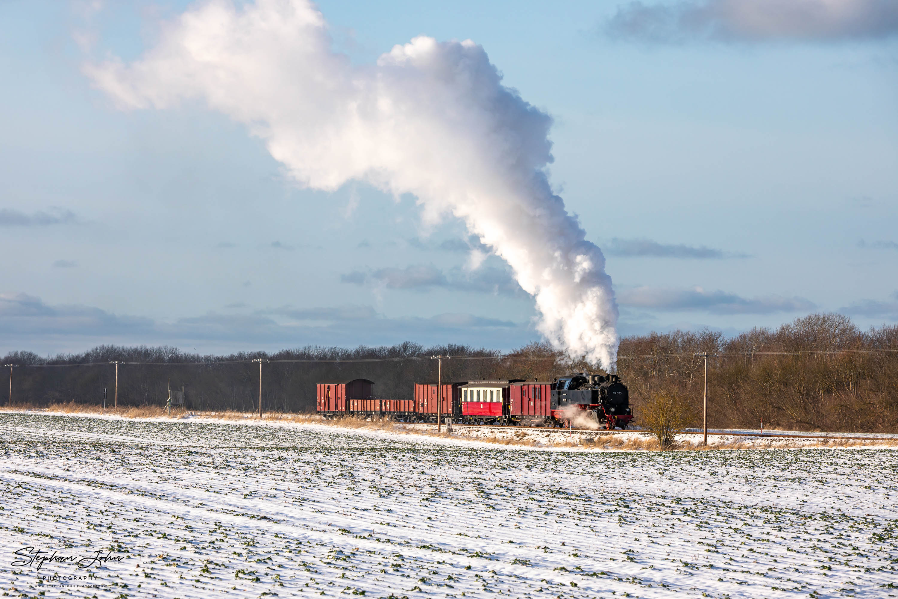 Lok 99 323 mit einem GmP auf dem Weg nach Heiligendamm