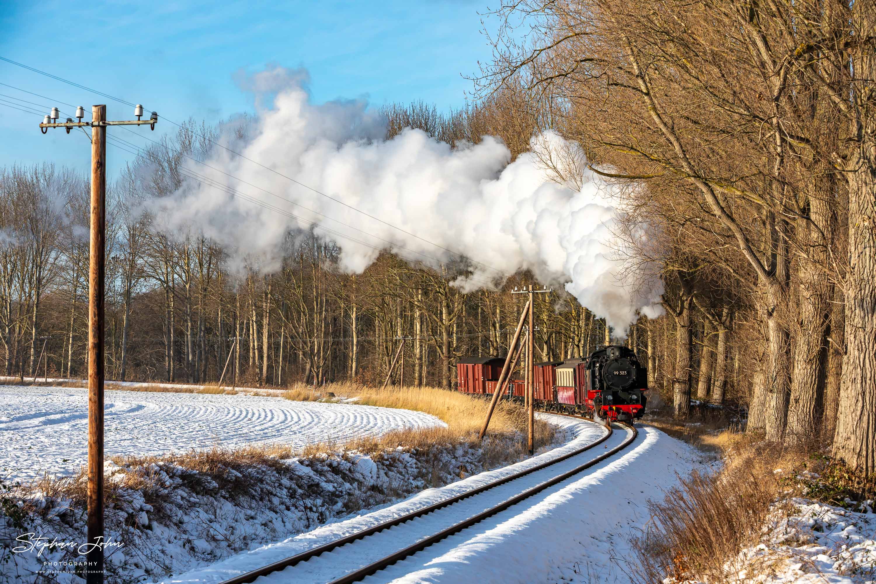 Lok 99 323 mit einem GmP auf dem Weg nach Heiligendamm