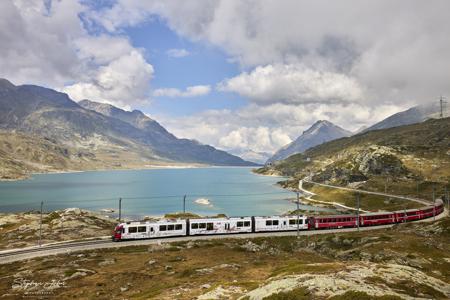 Regionalzug am Berninapass